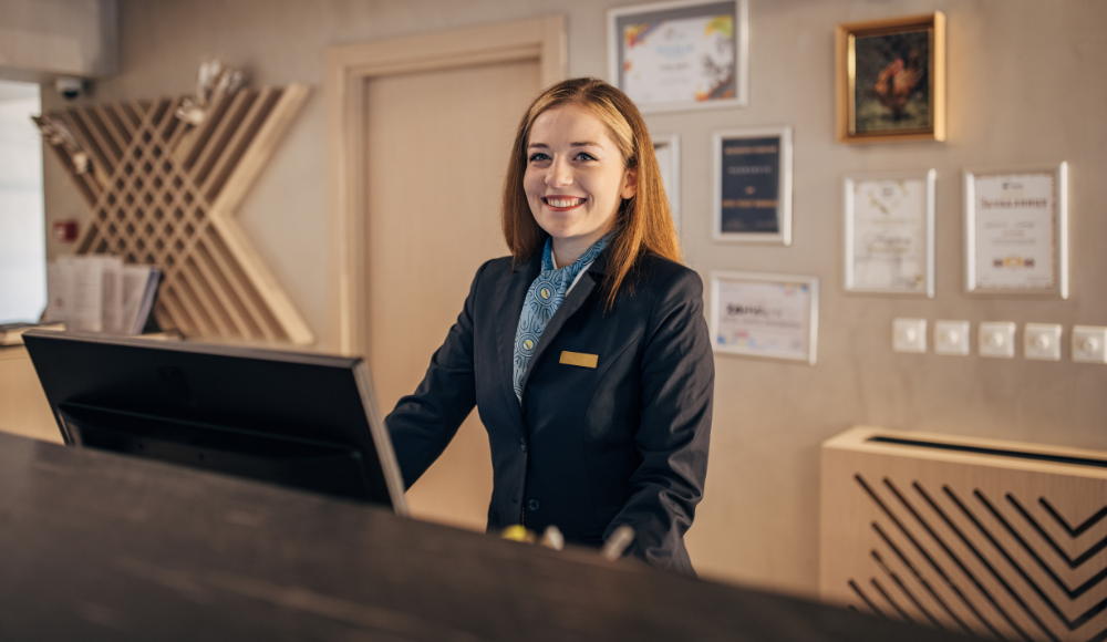 website hotel guests book